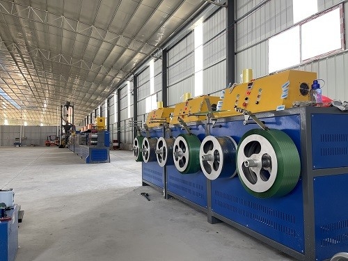 Máquina automática de fabricación de correas de PET de 400 kg / h Extrusora de banda de correas de ancho de 19 mm con control PLC