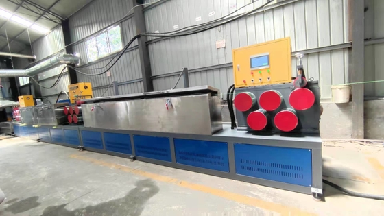 Salida completamente automática de fabricación 4 de la máquina de la correa del ANIMAL DOMÉSTICO 400-450KGS/H