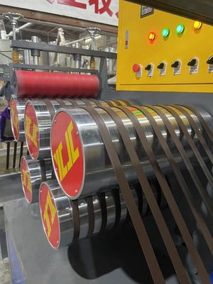 Velocidad ajustable y 150 kg-600 kg/h de salida de la línea de extrusión de banda de sujeción de PP para productos